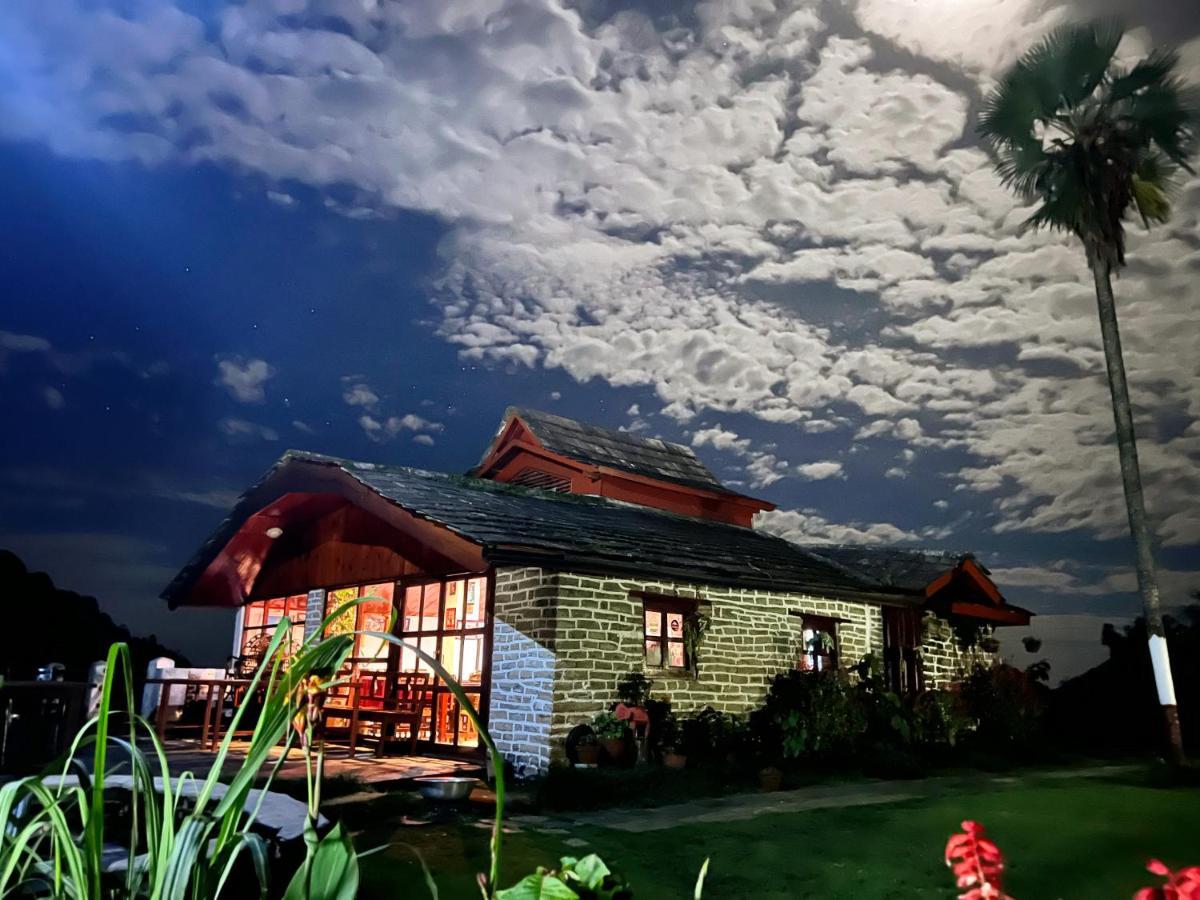 Es Deurali Resort Pokhara Exterior foto