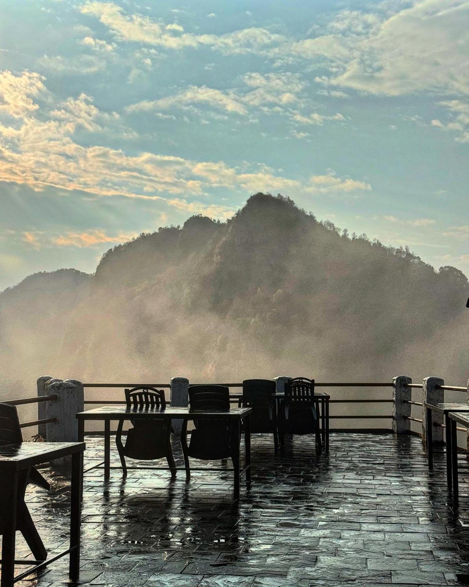 Es Deurali Resort Pokhara Exterior foto